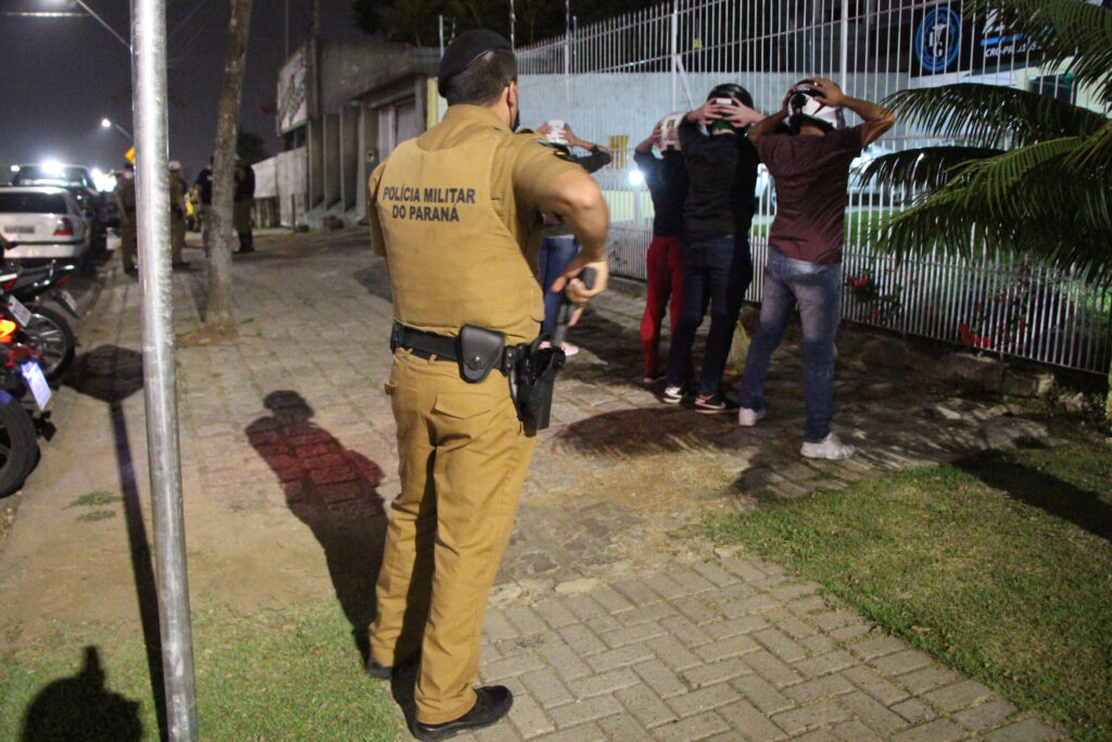 Imagem ilustrativa de Abordagem Policial em Curitiba, detalhando direitos e como agir.